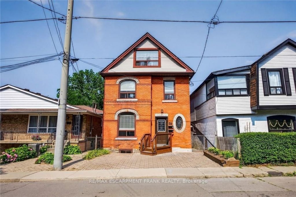 4-bedroom detached home for sale in Hamilton — 84 Ray Street S (Photo 1)
