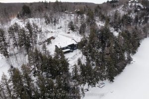 4-bedroom detached home for sale in Huntsville — 86 Claren Crescent