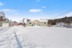 2-bedroom detached home for sale in Lanark Highlands — 8688 Hwy 511 Highway