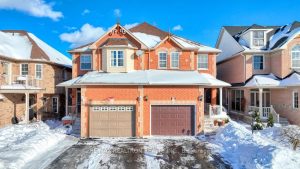 3-bedroom semi-detached home for sale in Richmond Hill — 89 English Oak Drive