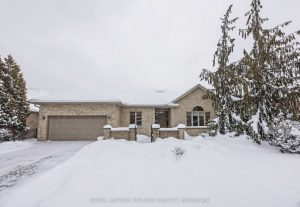 2-bedroom detached home for sale in London South — 90 Longview Court