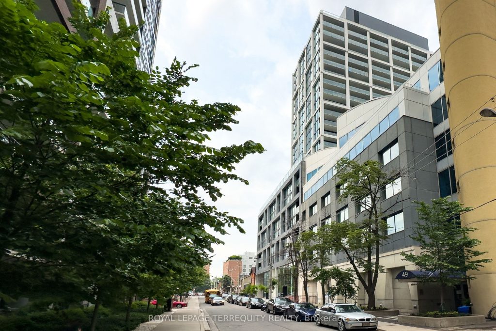 1-bedroom condo apartment for rent in Toronto — 901 - 55 Ontario Street (Photo 1)