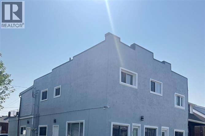 3-bedroom home for rent in Windsor — 902 - 900 Elsmere (Photo 1)
