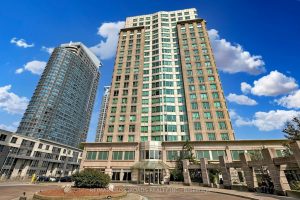 3-bedroom condo apartment for sale in Toronto — 907 - 8 Lee Centre Drive