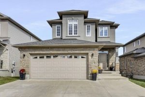 3-bedroom detached home for sale in London North — 916 Roulston Street