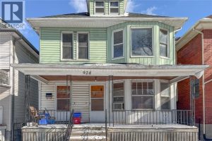 4-bedroom home for sale in Windsor — 924 Windermere