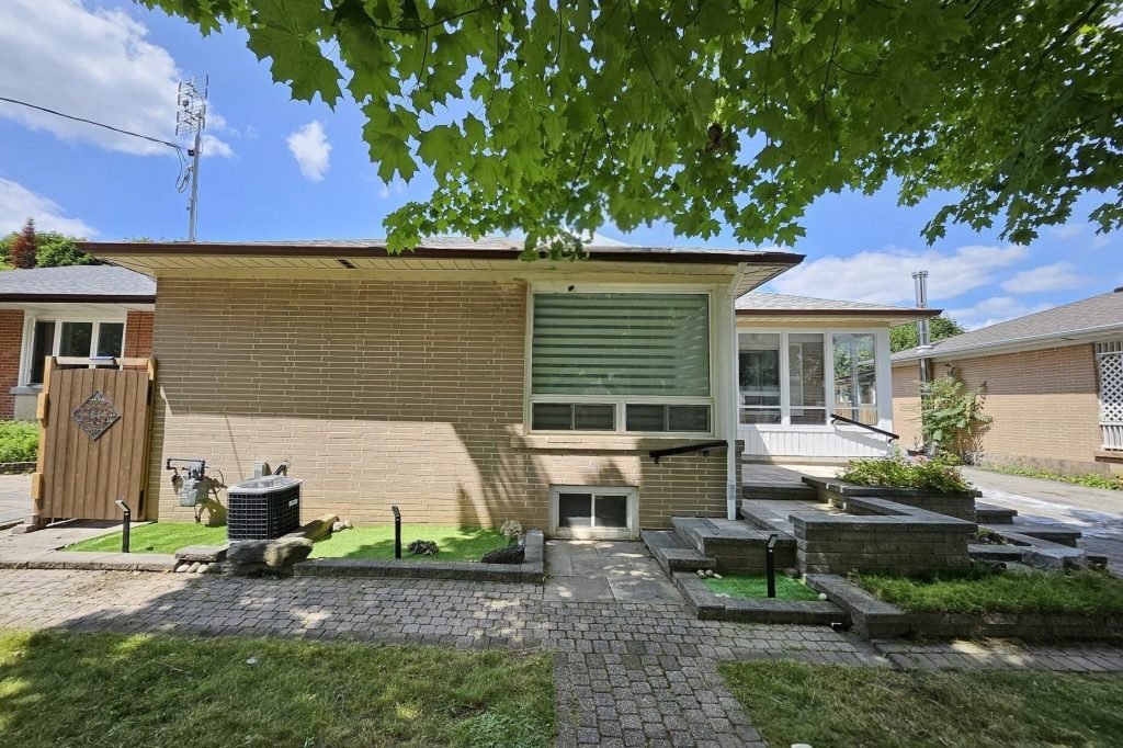 3-bedroom detached home for rent in Richmond Hill — 96 Rockport Crescent (Photo 1)