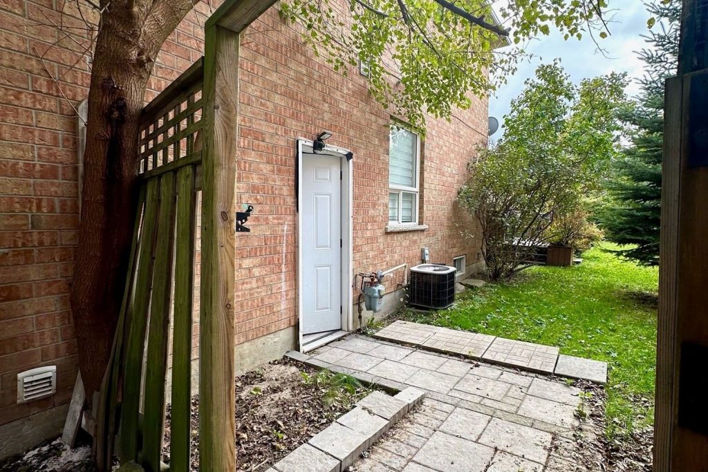 1-bedroom semi-detached home for rent in Richmond Hill — 97 Long Point Drive (Photo 1)