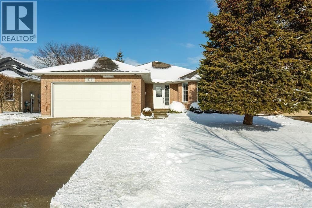 4-bedroom home for sale in Sarnia — 972 Rosedale Avenue (Photo 1)