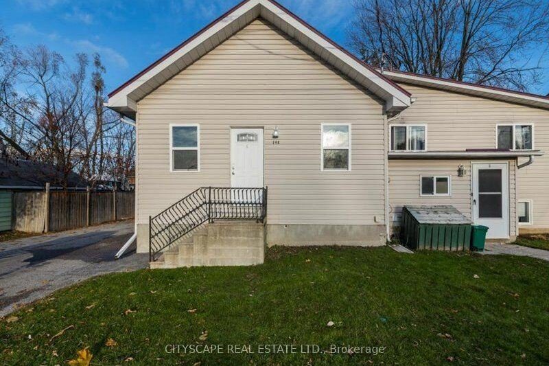 3-bedroom triplex home for rent in Orillia — A - 148 Dundedin Street (Photo 1)