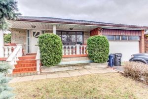 3-bedroom detached home for rent in Toronto — Back - 33 Paulvale Crescent