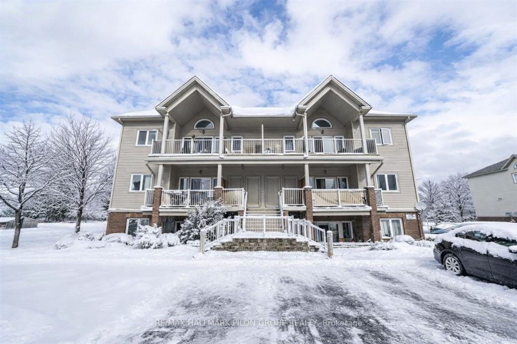 2-bedroom condo townhouse for rent in Ottawa — F - 157 Crestway Drive (Photo 1)