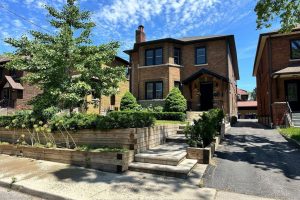 1-bedroom detached home for rent in Toronto — Lower - 17 Braemar Avenue