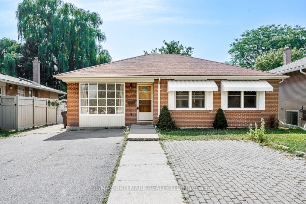 3-bedroom detached home for rent in Mississauga — LOWER - 2112 Truscott Drive (Photo 1)