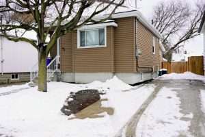 2-bedroom detached home for rent in Hamilton — Lower - 93 East 31st Street