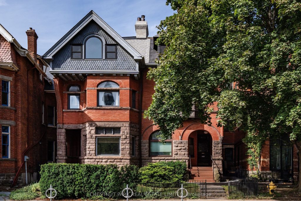 1-bedroom att/row/townhouse for rent in Toronto — Lower Unit - 554 Spadina Crescent (Photo 1)
