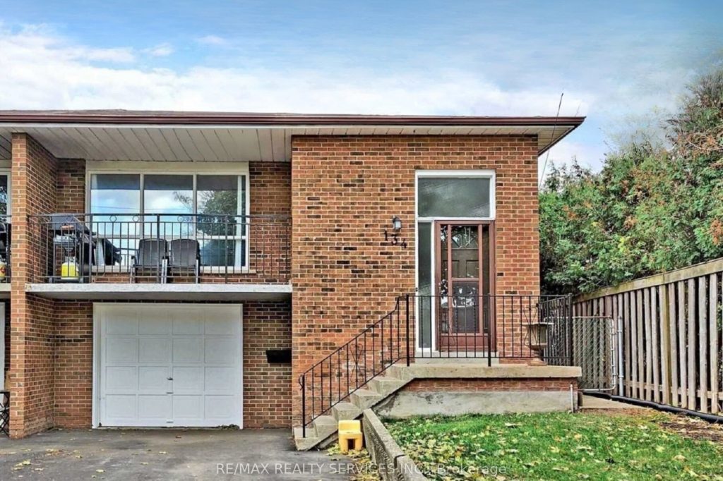 3-bedroom semi-detached home for rent in Brampton — Main - 134 Jade Crescent (Photo 1)