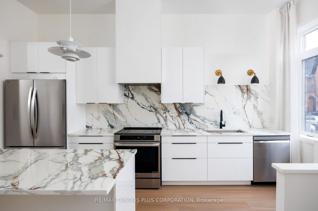 3-bedroom att/row/townhouse for rent in Toronto — Main - 219 Sorauren Avenue (Photo 1)