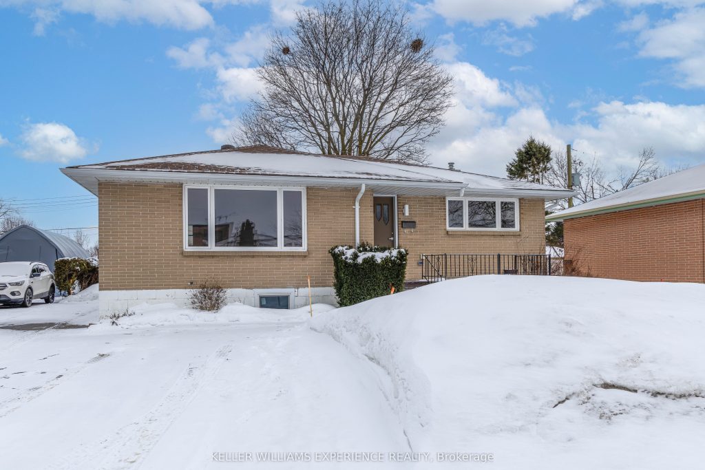 3-bedroom detached home for rent in Barrie — MAIN - 51 Davidson Street (Photo 1)