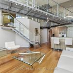 4-bedroom detached home for rent in Toronto — Main - 90 Madison Avenue (Photo 4)