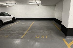 Studio parking space home for rent in Toronto — P4 #37 - 1 Bloor Street E