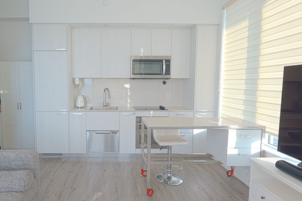 2-bedroom condo apartment for sale in Toronto — Ph503 - 75 Canterbury Place (Photo 1)
