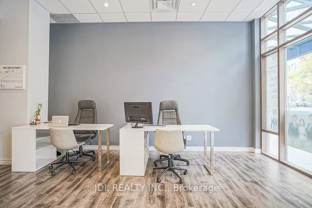 Studio office home in Toronto — R1A - 925 Bay Street (Photo 1)