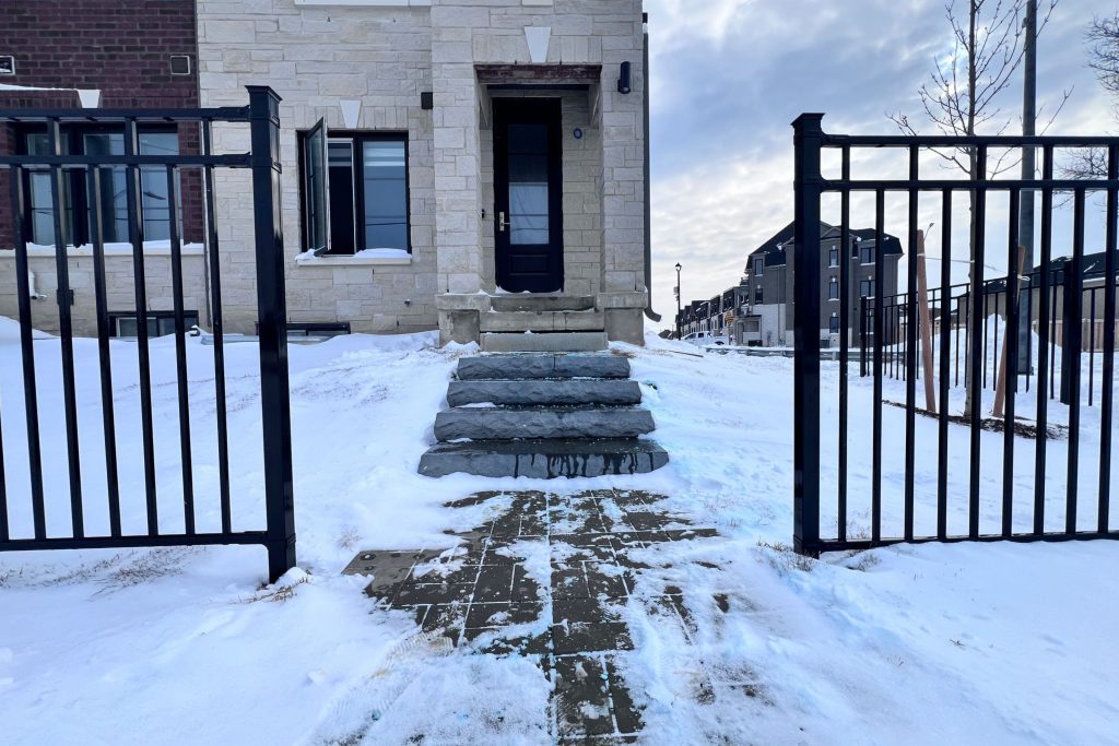 1-bedroom att/row/townhouse for rent in Mississauga — - Suit - 5953 Saigon Street (Photo 1)