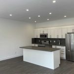 2-bedroom store w apt/office home for rent in Toronto — Unit 1 - 460 Danforth Avenue (Photo 3)