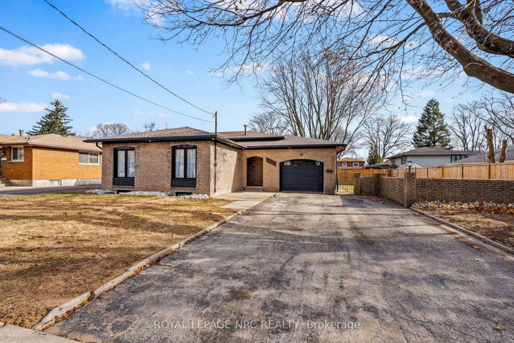 3-bedroom detached home for rent in Niagara Falls — Upper - 4908 Pettit Avenue (Photo 1)