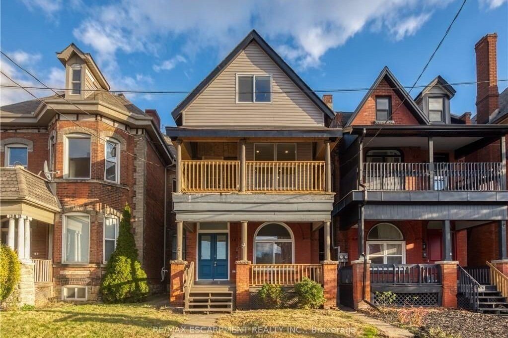 3-bedroom detached home for rent in Hamilton — Upper - 51 Wellington Street S (Photo 1)