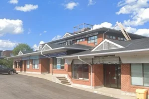Studio commercial retail home for rent in Oakville — 10-11 - 2828 Kingsway Drive