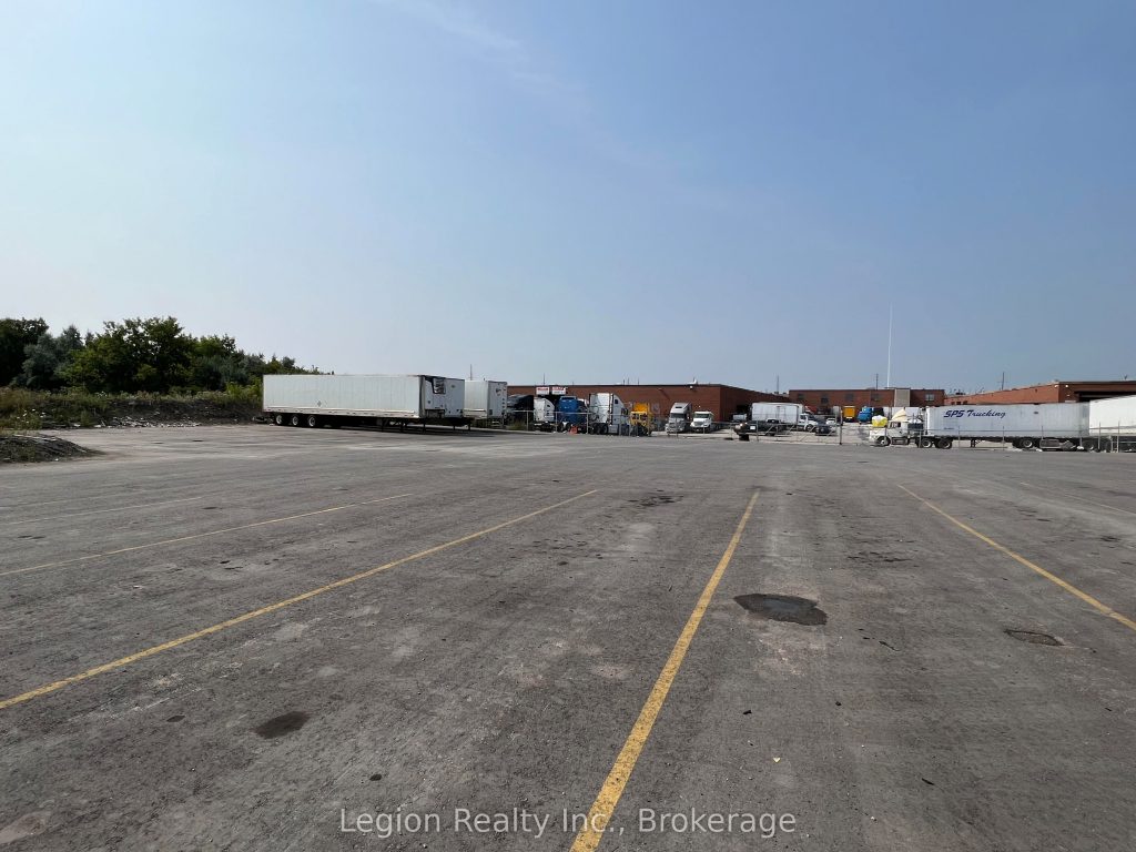 Studio land home for rent in Brampton — 100 Rutherford Road S (Photo 1)