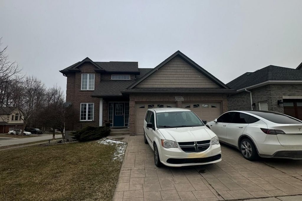 3-bedroom detached home for sale in Oxford — 100 Southview Court (Photo 1)