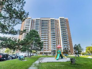 3-bedroom condo apartment for sale in Peel — 1010 - 17 Knightsbridge Road