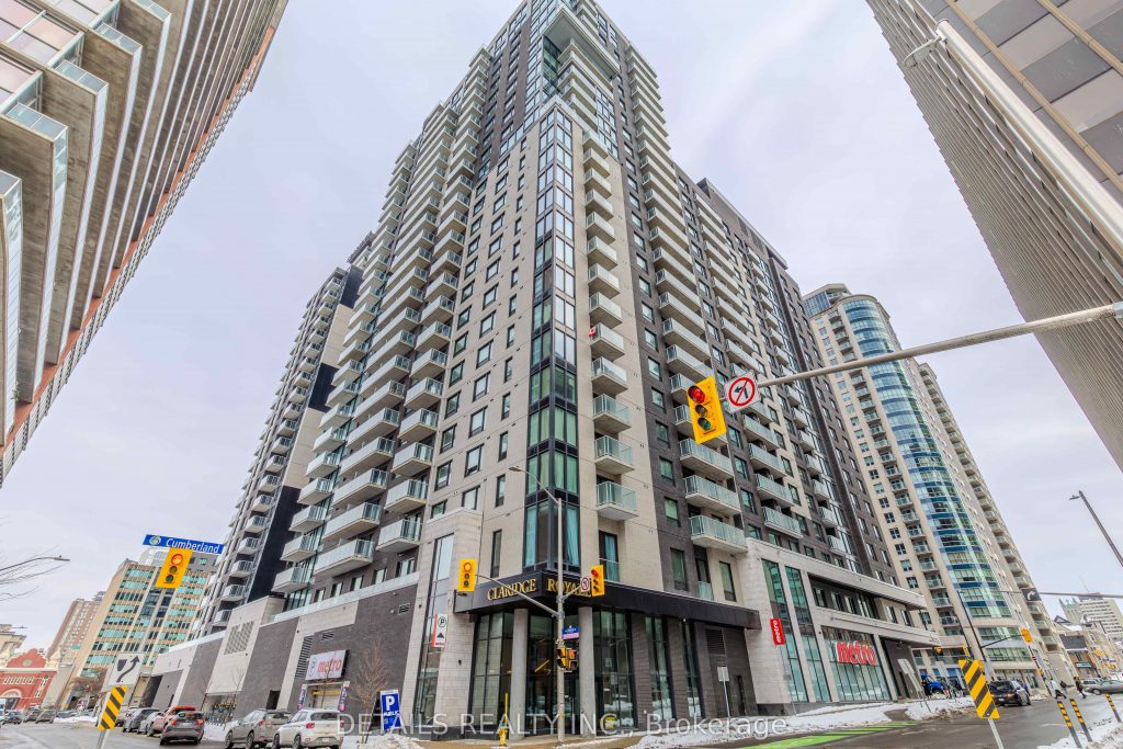 Studio condo apartment for rent in Ottawa — 1010 - 180 George Street (Photo 1)