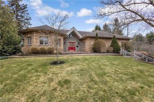 4-bedroom detached home for sale in Brantford — 103 Tutela Heights Road
