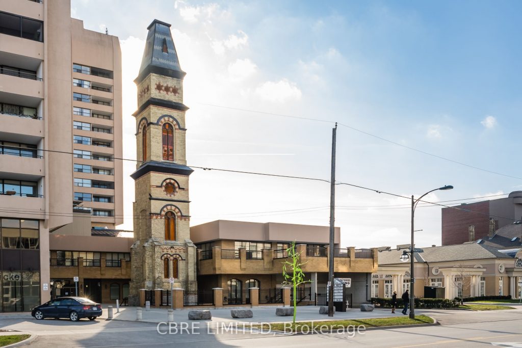 Studio office home for sale in London East — 104-106 - 379 Dundas Street (Photo 1)