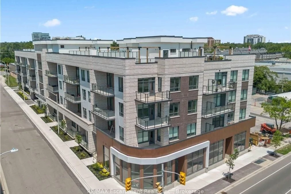 2-bedroom condo apartment for sale in Halton — 105 - 123 Maurice Drive (Photo 1)