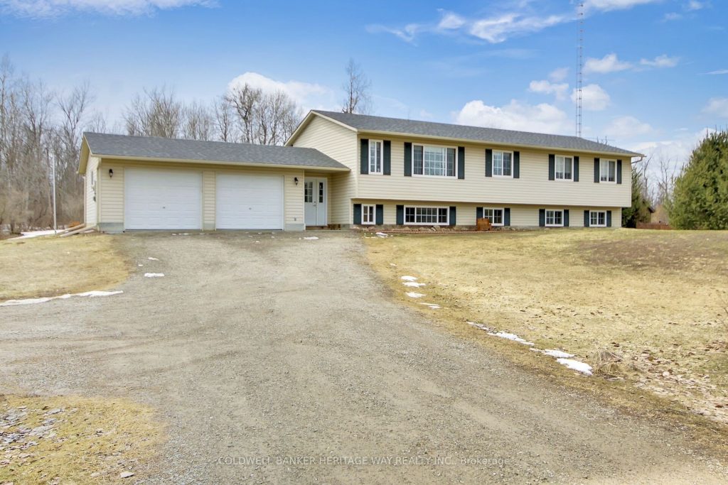 5-bedroom detached home for sale in Lanark — 1065 Ford Road (Photo 1)