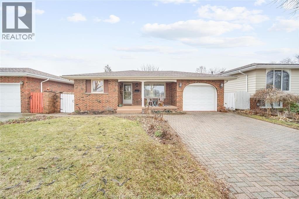 3-bedroom home for sale in Windsor — 10682 Keating Crescent (Photo 1)