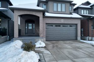 4-bedroom detached home for sale in Waterloo — 106 Queensgate Crescent