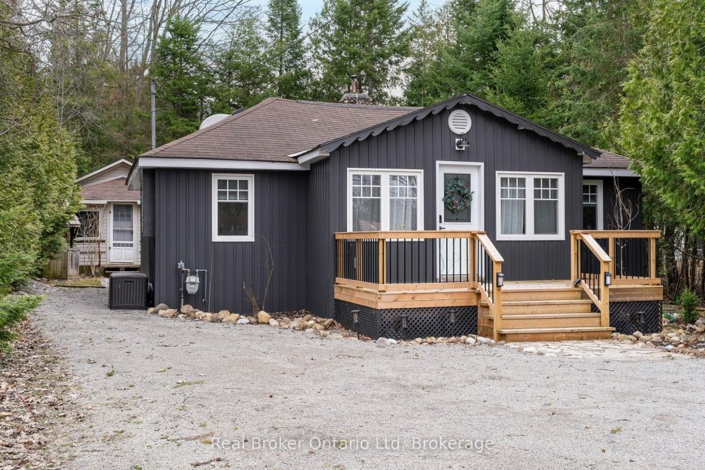 4-bedroom detached home for sale in Simcoe — 1071 Lawson Road (Photo 1)