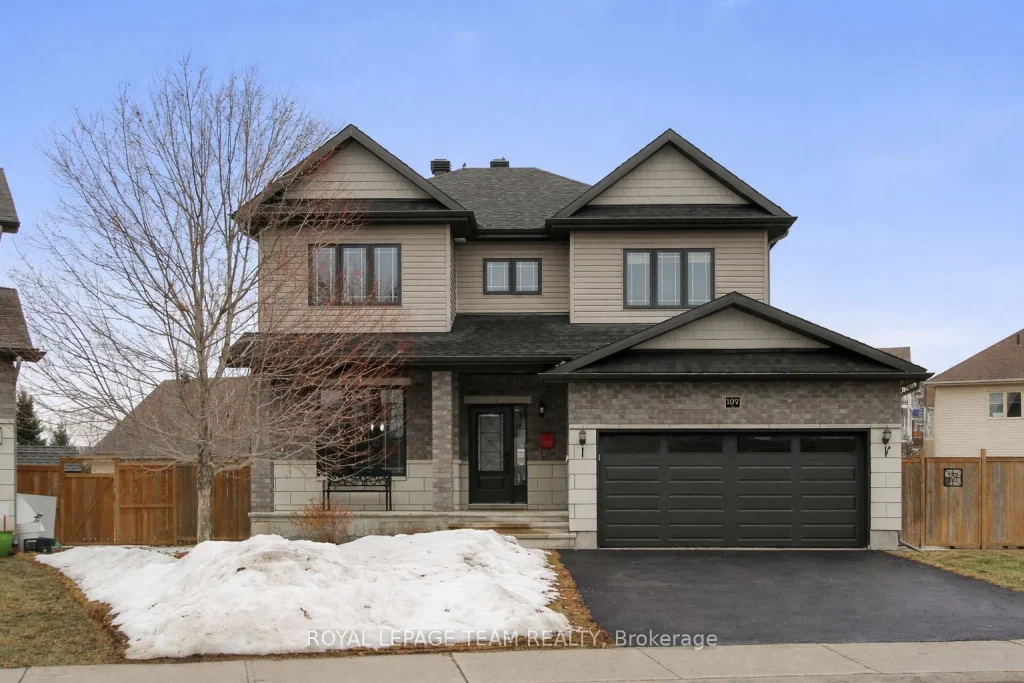4-bedroom detached home for sale in Lanark — 107 Francis Street (Photo 1)
