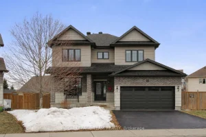 4-bedroom detached home for sale in Lanark — 107 Francis Street