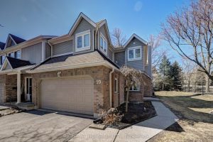 2-bedroom condo townhouse for sale in Waterloo — 10 - 524 Beechwood Drive