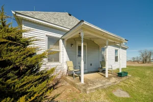 2-bedroom detached home for sale in Lennox & Addington — 10 Front Road