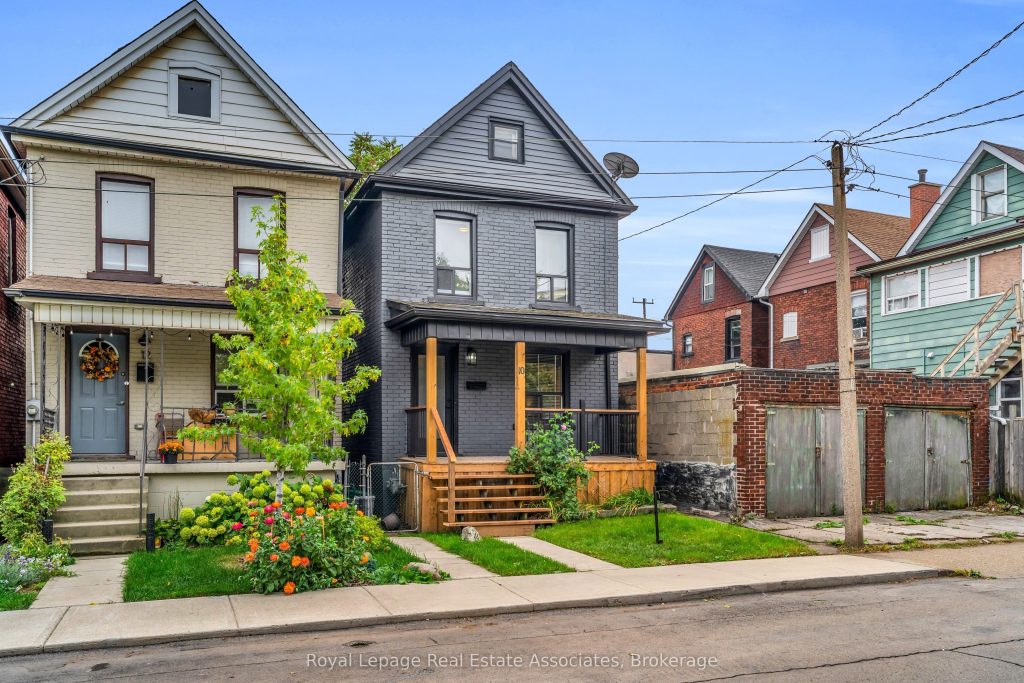 2-bedroom detached home for sale in Hamilton — 10 Gordon Street (Photo 1)