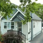 2-bedroom detached home for sale in Hamilton — 10 Gordon Street (Photo 4)