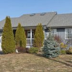 2-bedroom detached home for sale in Kawartha Lakes — 10 Olympia Court (Photo 1)